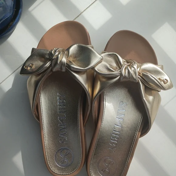 Women's Gold Slide Sandals Size 7 - Picture 2 of 4